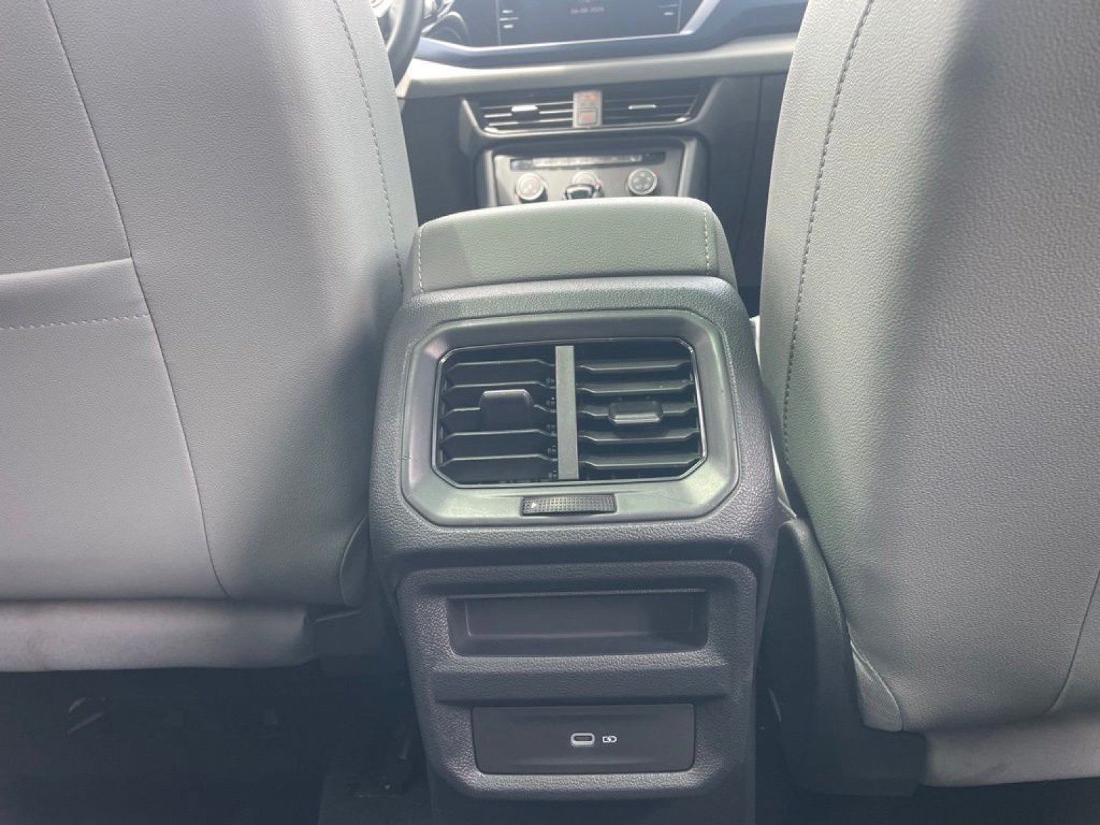 Used 2022 Volkswagen Taos SE w/ Panoramic Sunroof Package AWD/4WD image 19