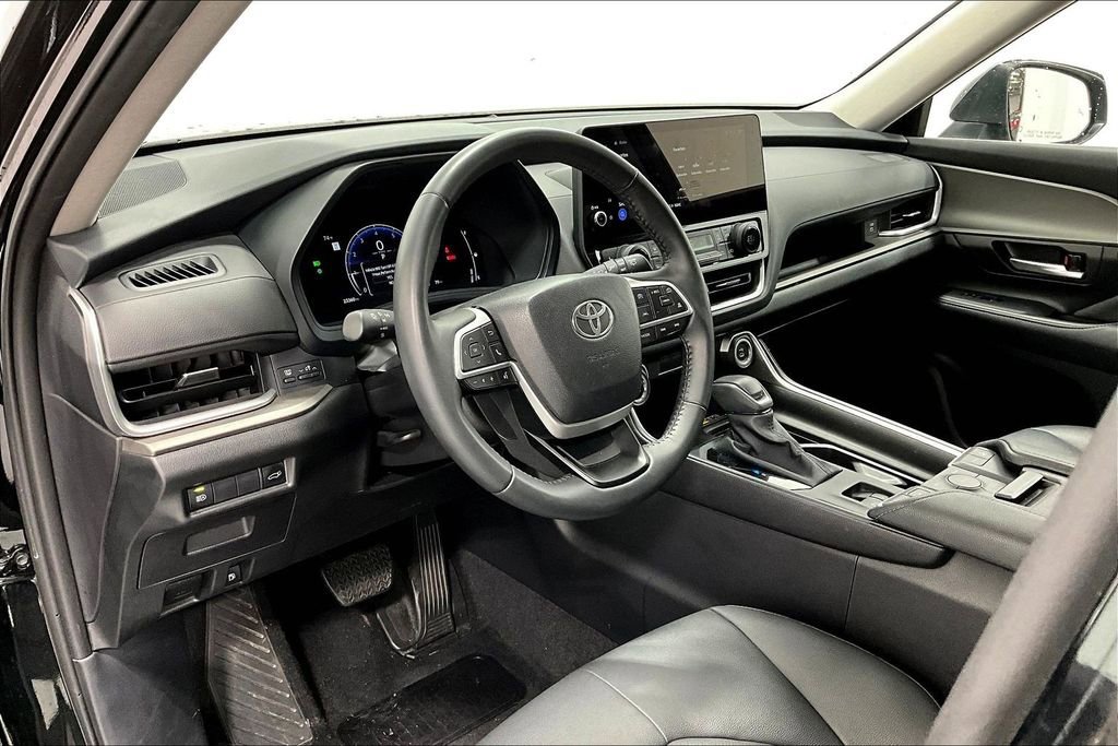 Used 2025 Toyota Grand Highlander AWD image 16