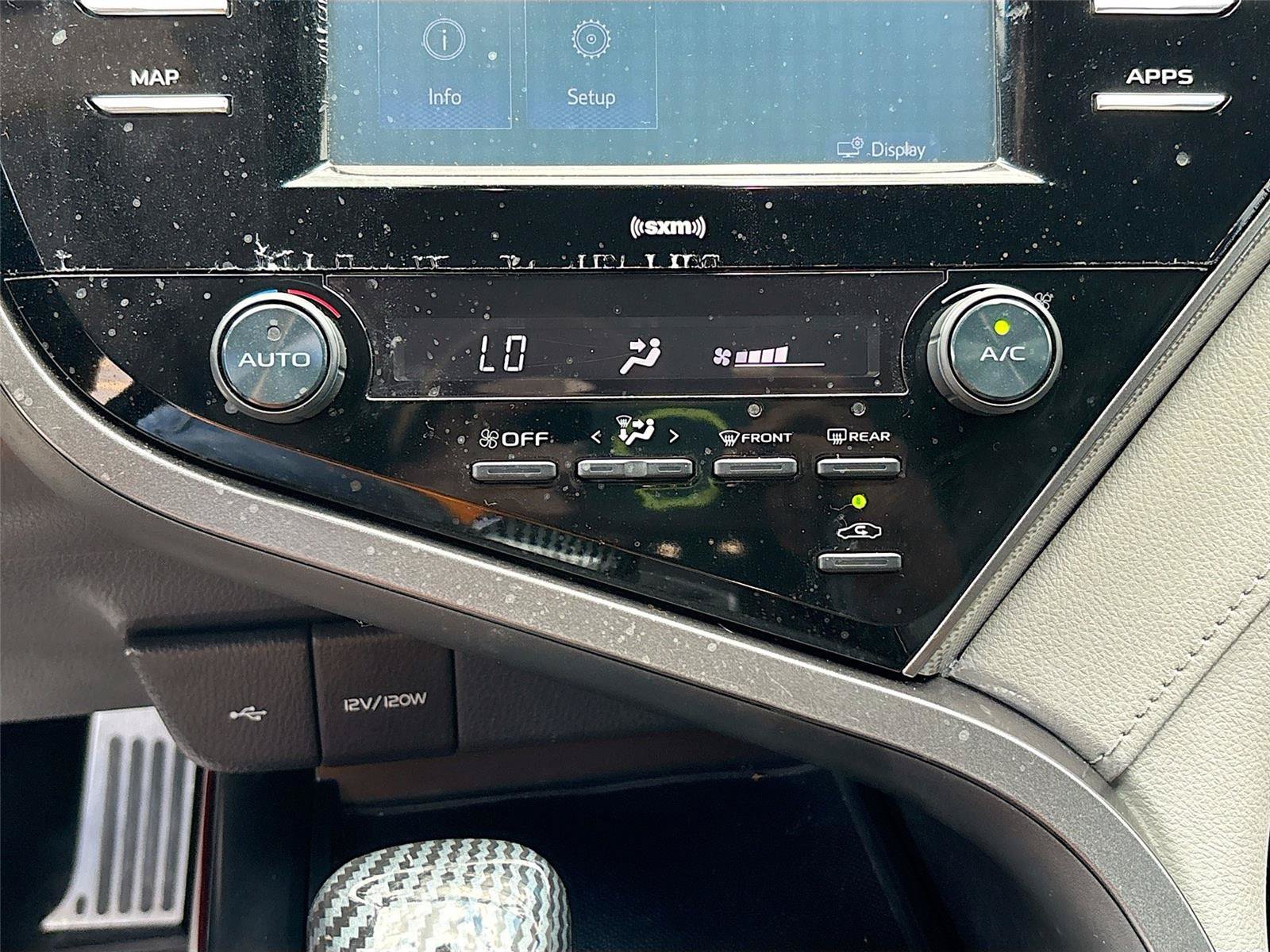 Used 2020 Toyota Camry SE FWD image 15