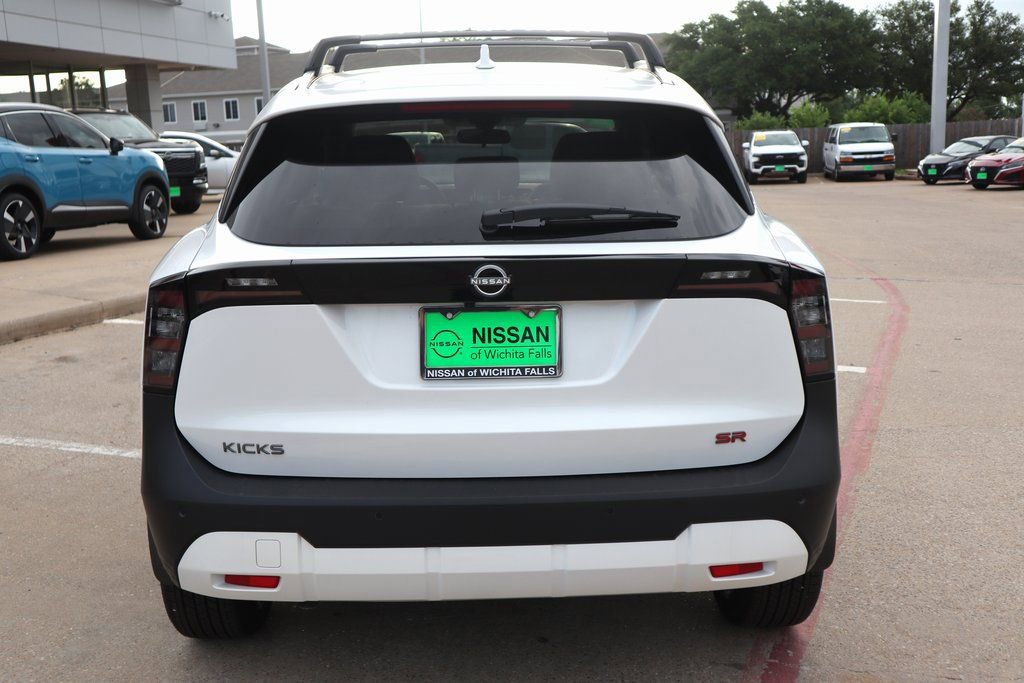 New 2025 Nissan Kicks SR FWD image 7