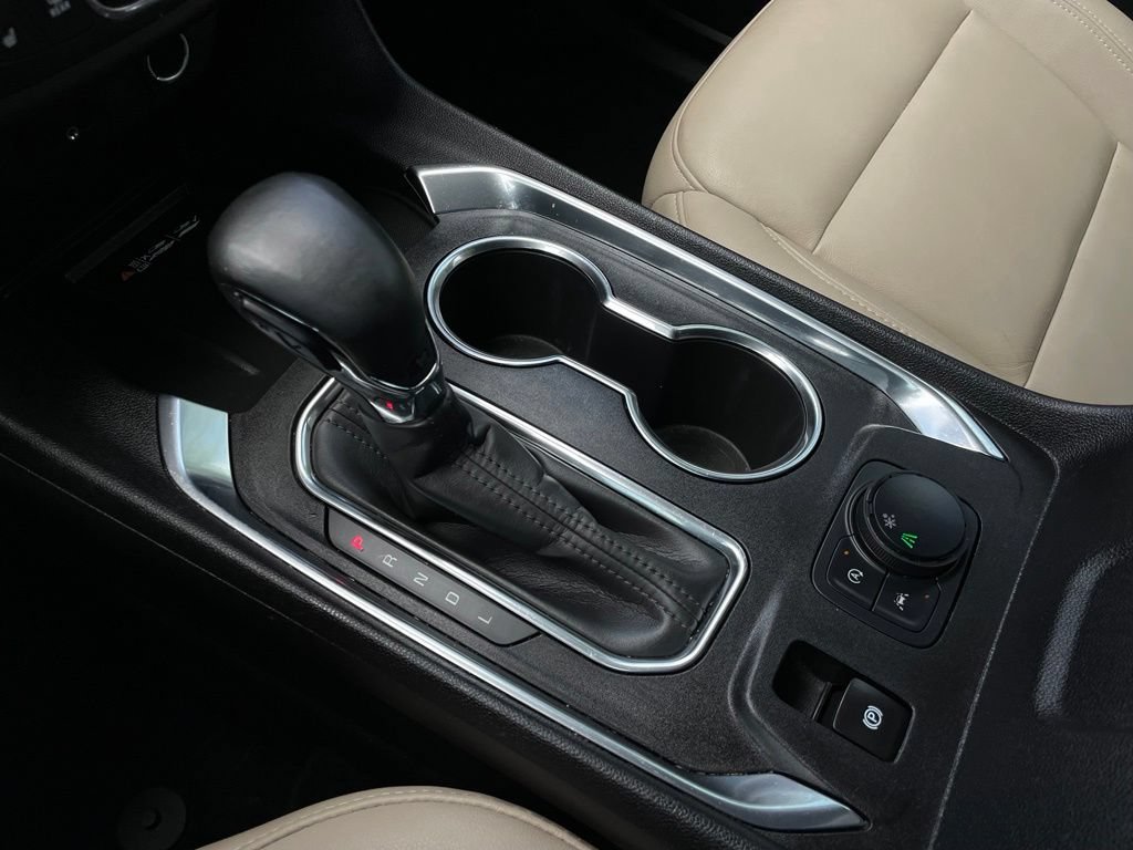 Used 2023 Chevrolet Traverse LT FWD image 19