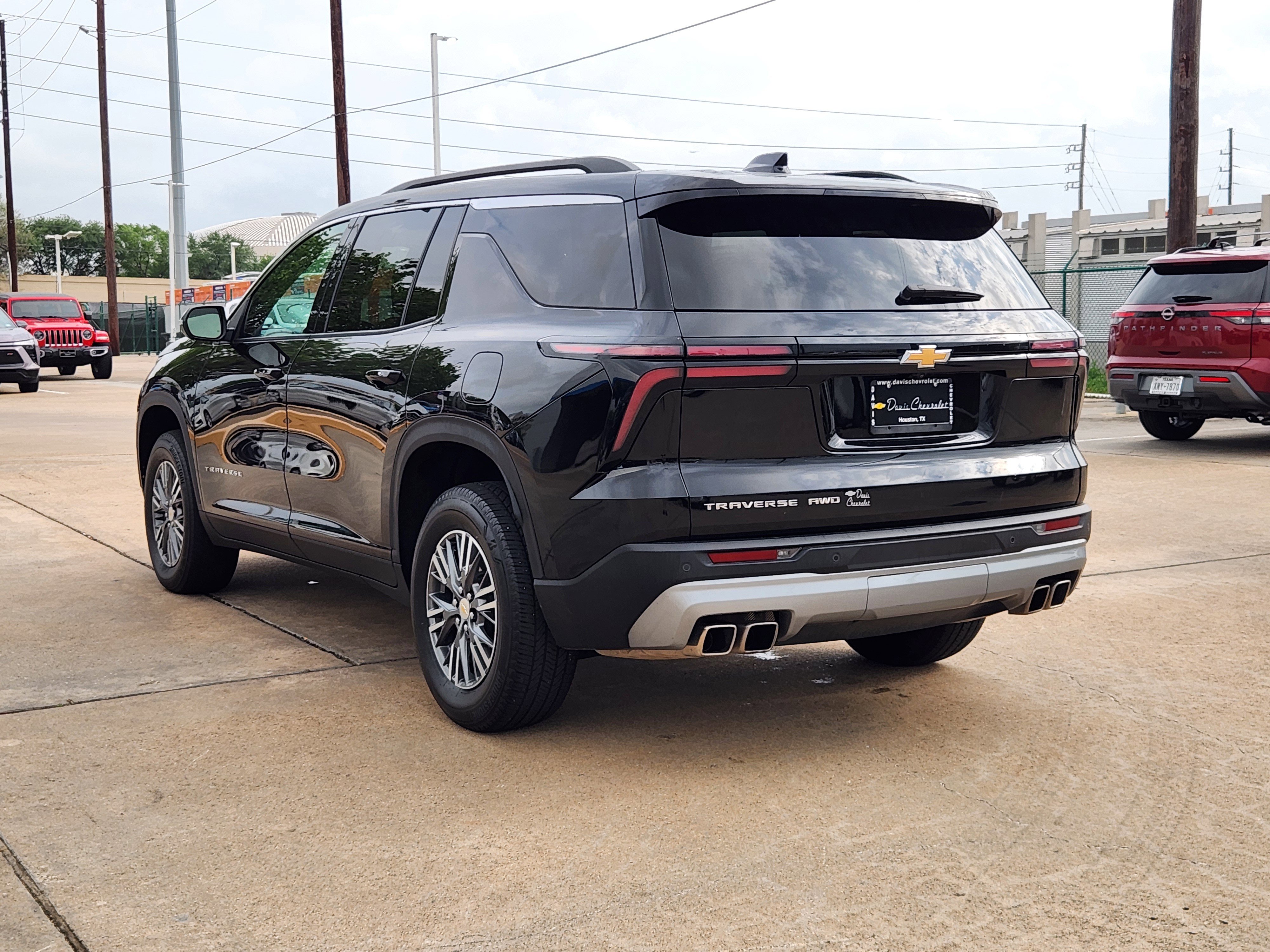 Used 2025 Chevrolet Traverse LT AWD/4WD image 8