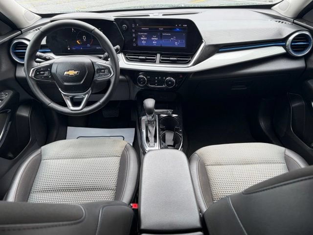 Used 2026 Chevrolet Trax LT w/ LT Convenience Package FWD image 31