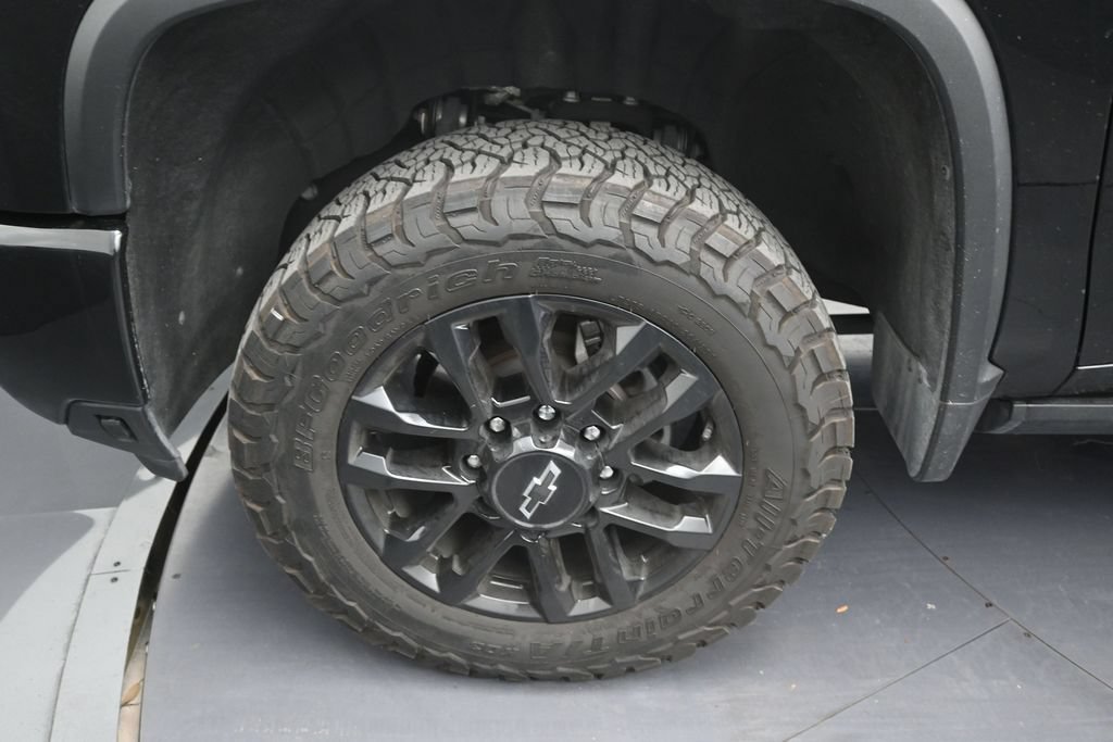 Used 2025 Chevrolet Silverado 2500 High Country w/ High Country Premium Package AWD/4WD image 9
