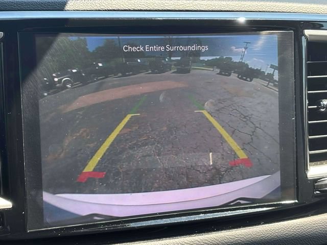 Used 2024 Chrysler Pacifica Touring-L FWD image 15