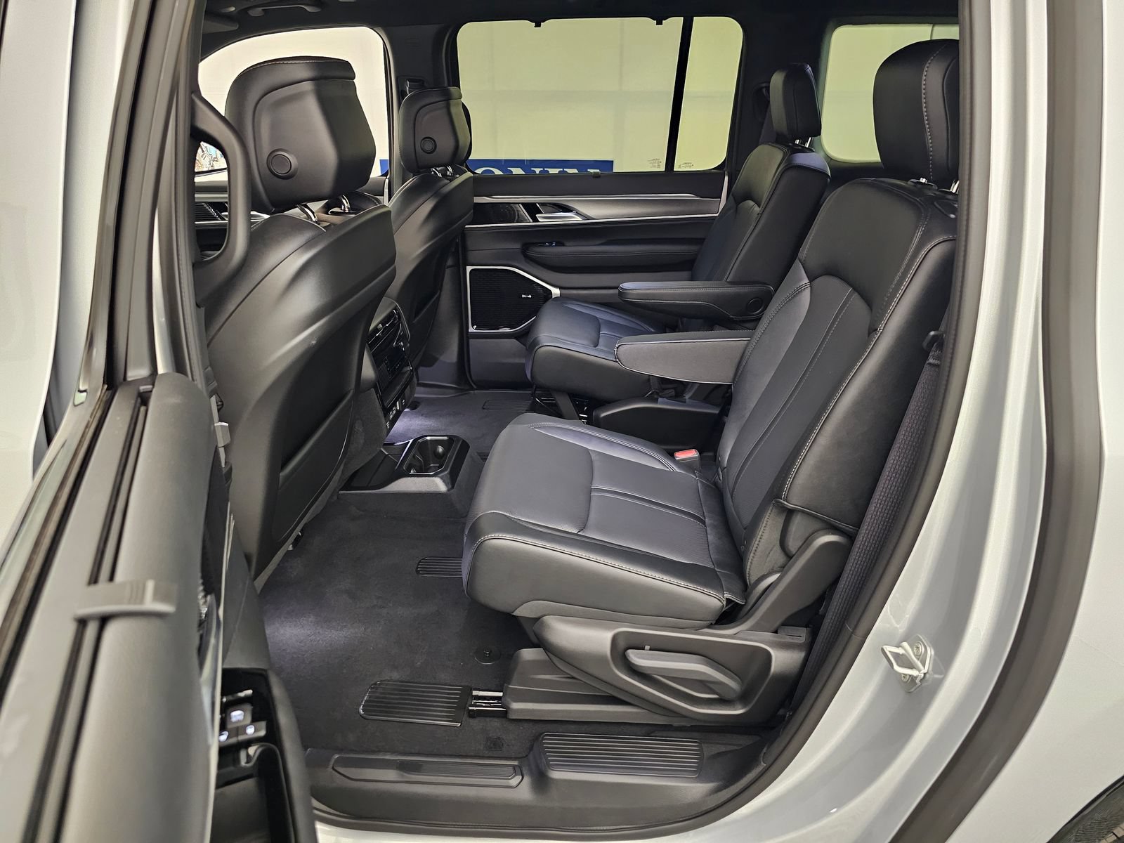 New 2026 Jeep Grand Wagoneer L Limited AWD/4WD image 44