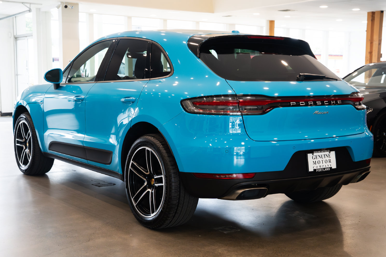 Used 2019 Porsche Macan w/ Premium Package AWD/4WD image 6