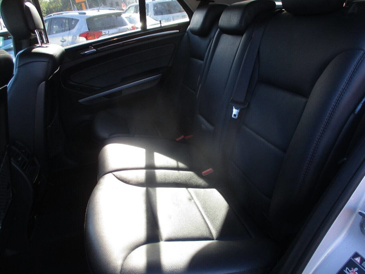 Used 2010 Mercedes-Benz ML 350 4MATIC image 11