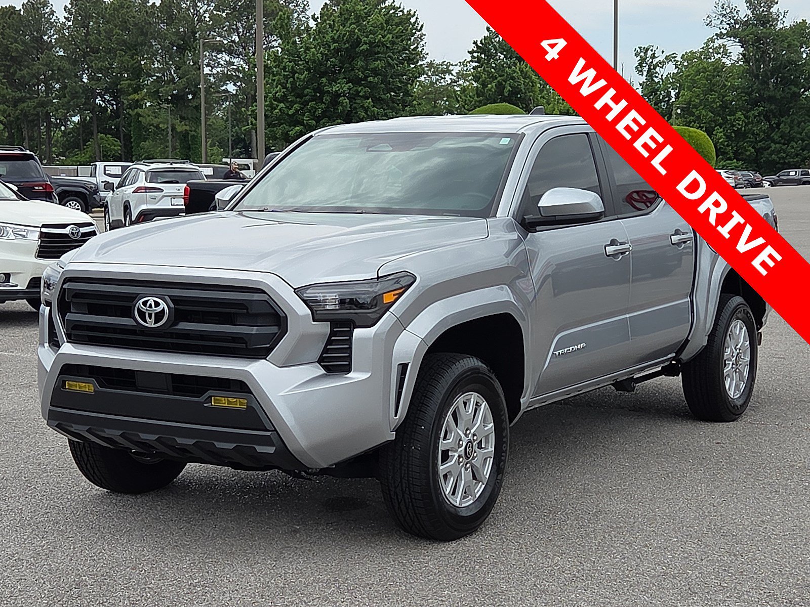 Used 2025 Toyota Tacoma SR5 AWD/4WD image 2