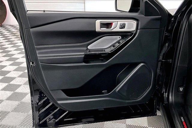 Used 2023 Ford Explorer ST w/ Technology Package image 18