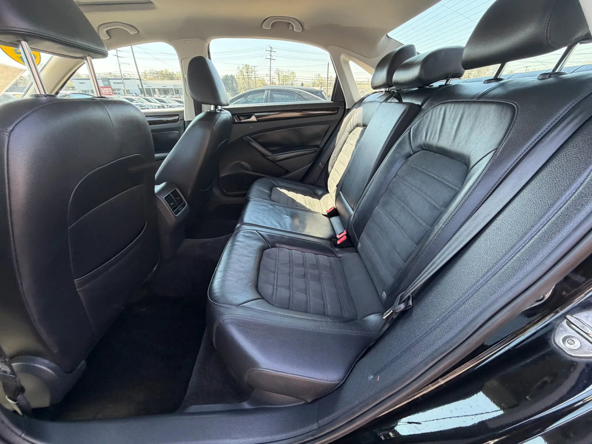 Used 2015 Volkswagen Passat TDI SEL Premium image 13