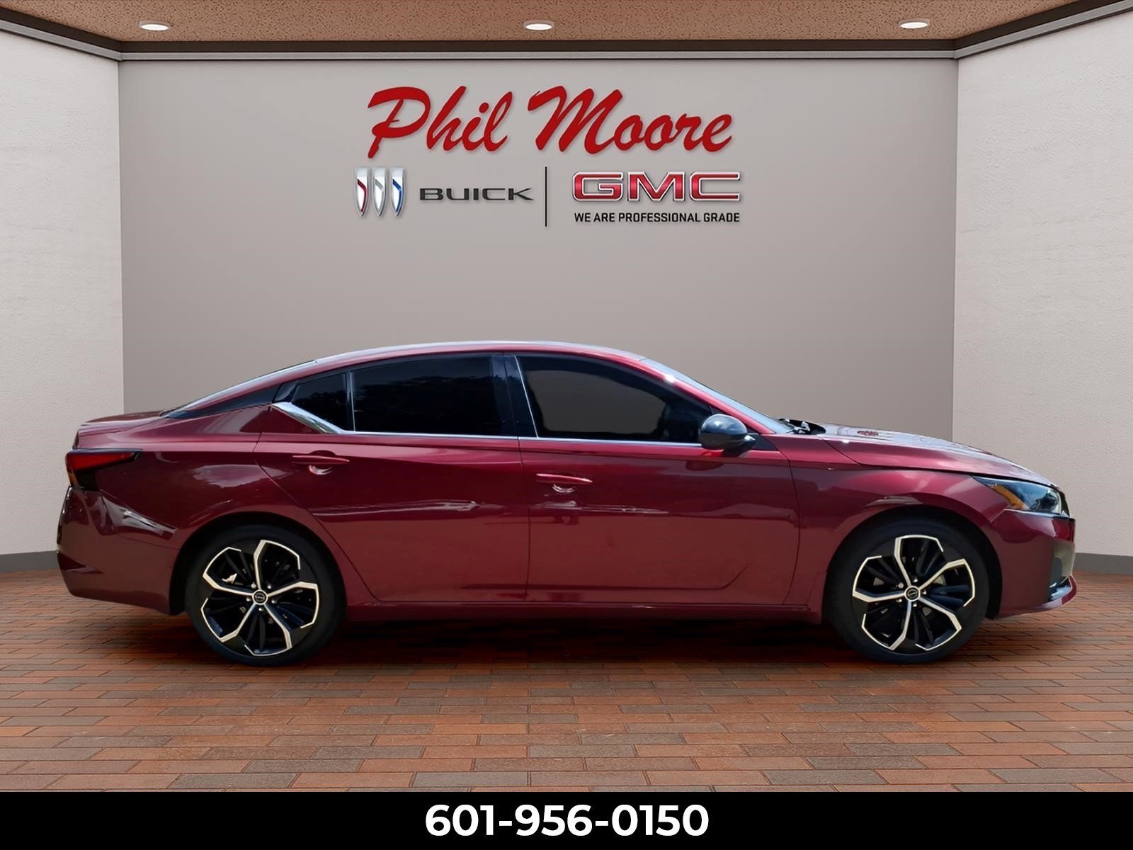Used 2024 Nissan Altima 2.5 SR w/ SR Premium Package FWD image 1