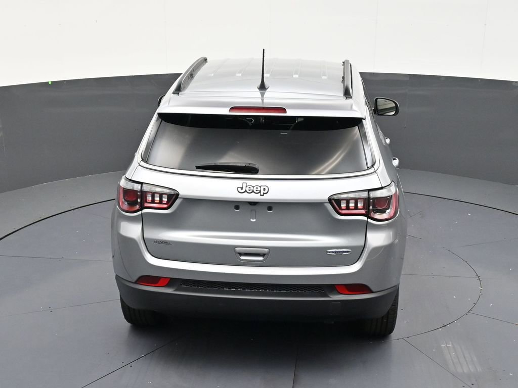 Used 2022 Jeep Compass Latitude FWD image 16