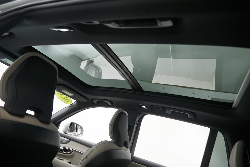 New 2026 Volvo XC90 T8 Plus w/ Protection Package Premier AWD/4WD image 20