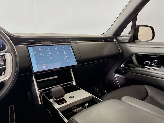 Certified 2025 Land Rover Range Rover SE image 26