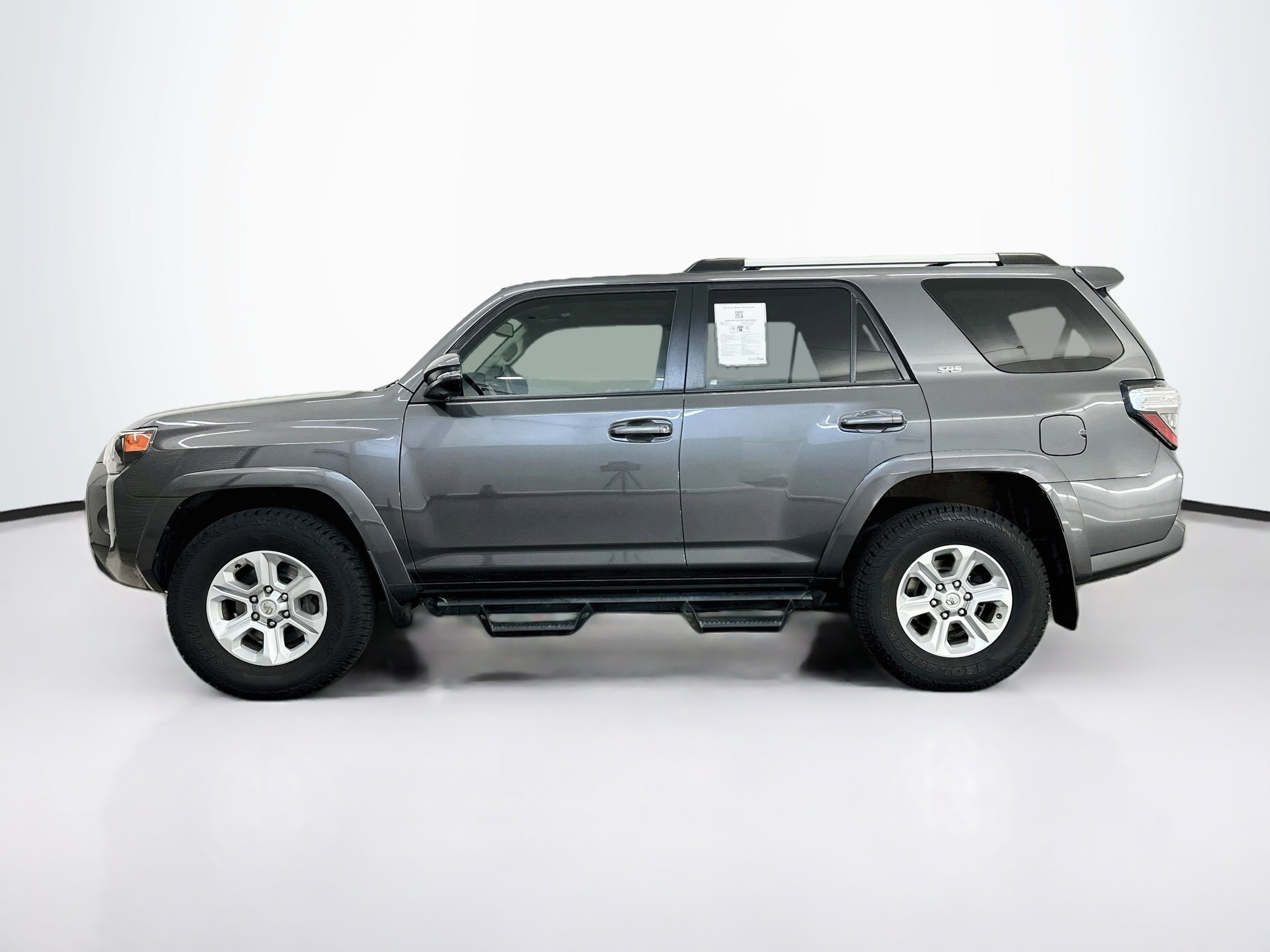 Used 2022 Toyota 4Runner SR5 Premium w/ Moonroof Package AWD/4WD image 4