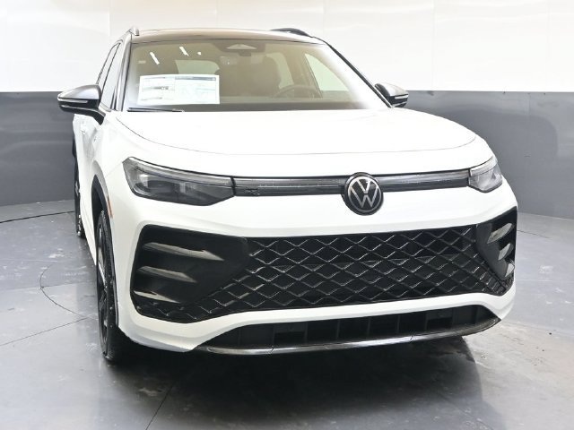 Used 2026 Volkswagen Tiguan SE R-Line AWD/4WD image 8