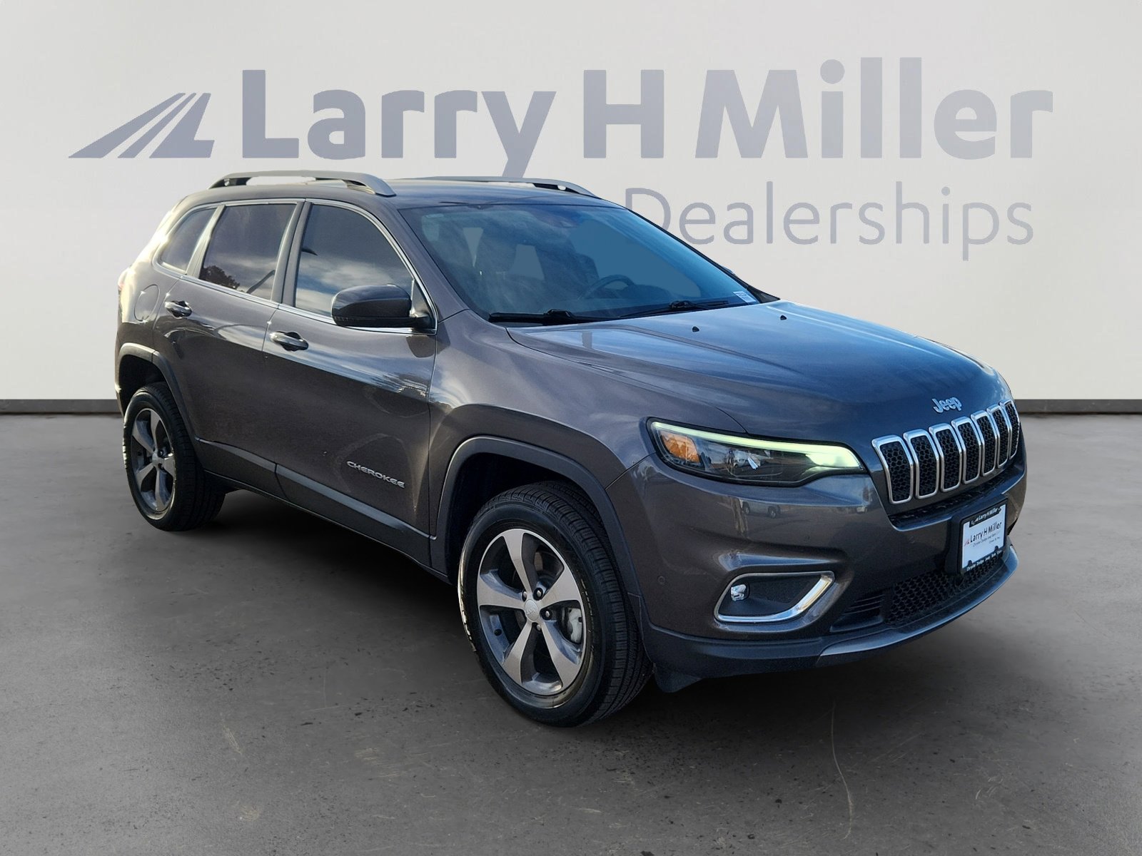 Used 2019 Jeep Cherokee Limited w/ Technology Group image 8