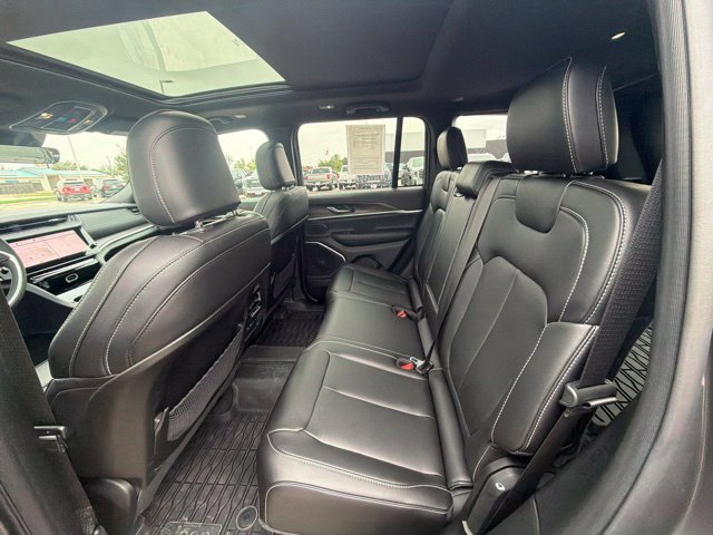 Used 2026 Jeep Grand Cherokee Limited w/ Limited Altitude Package AWD/4WD image 18