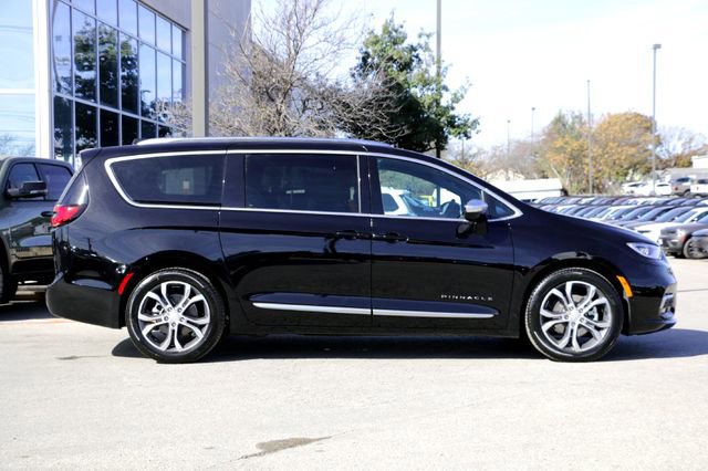 New 2026 Chrysler Pacifica Pinnacle image 4