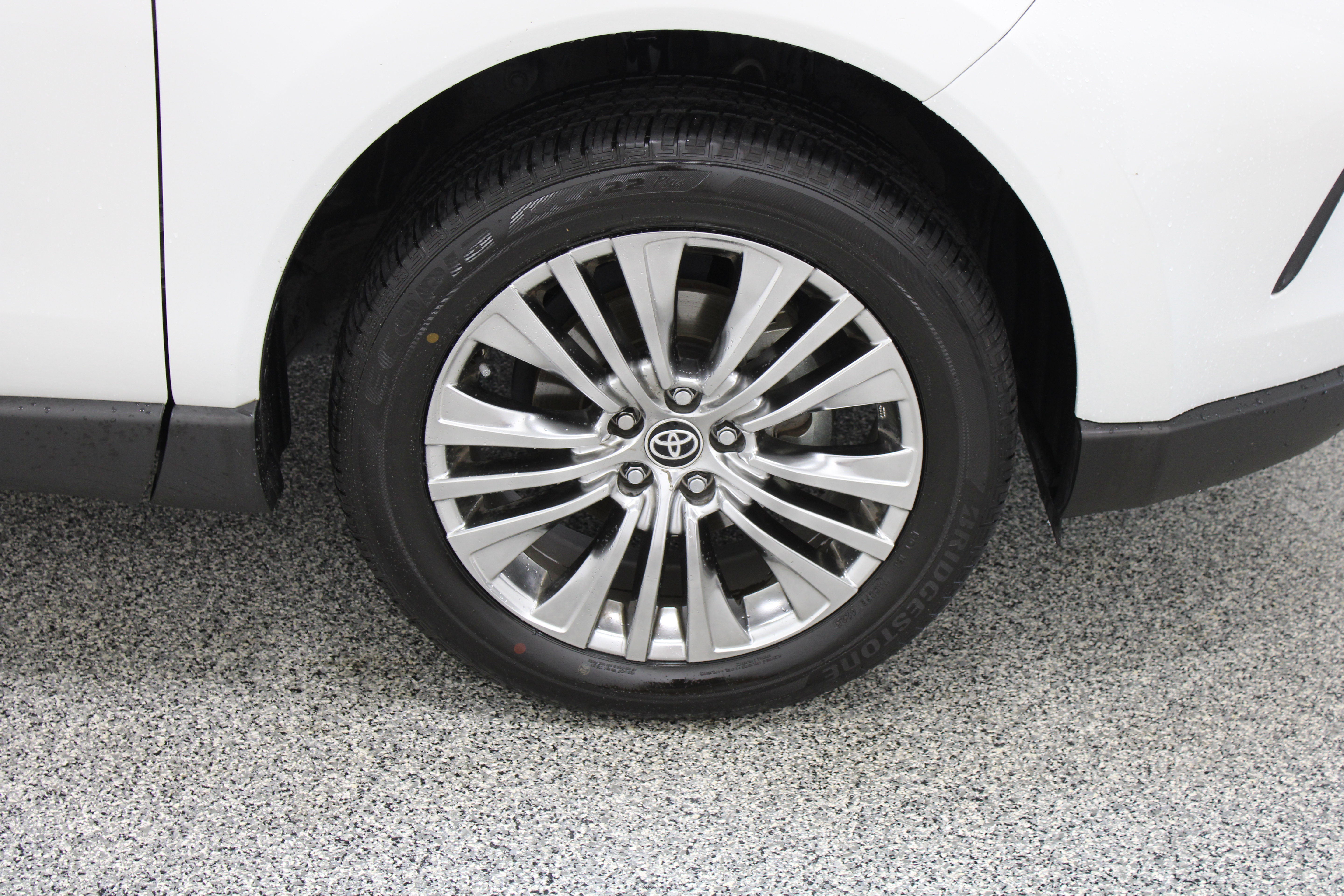 Certified 2024 Toyota Venza XLE AWD/4WD image 5