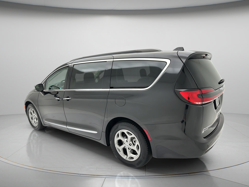 Used 2023 Chrysler Pacifica Limited FWD image 4