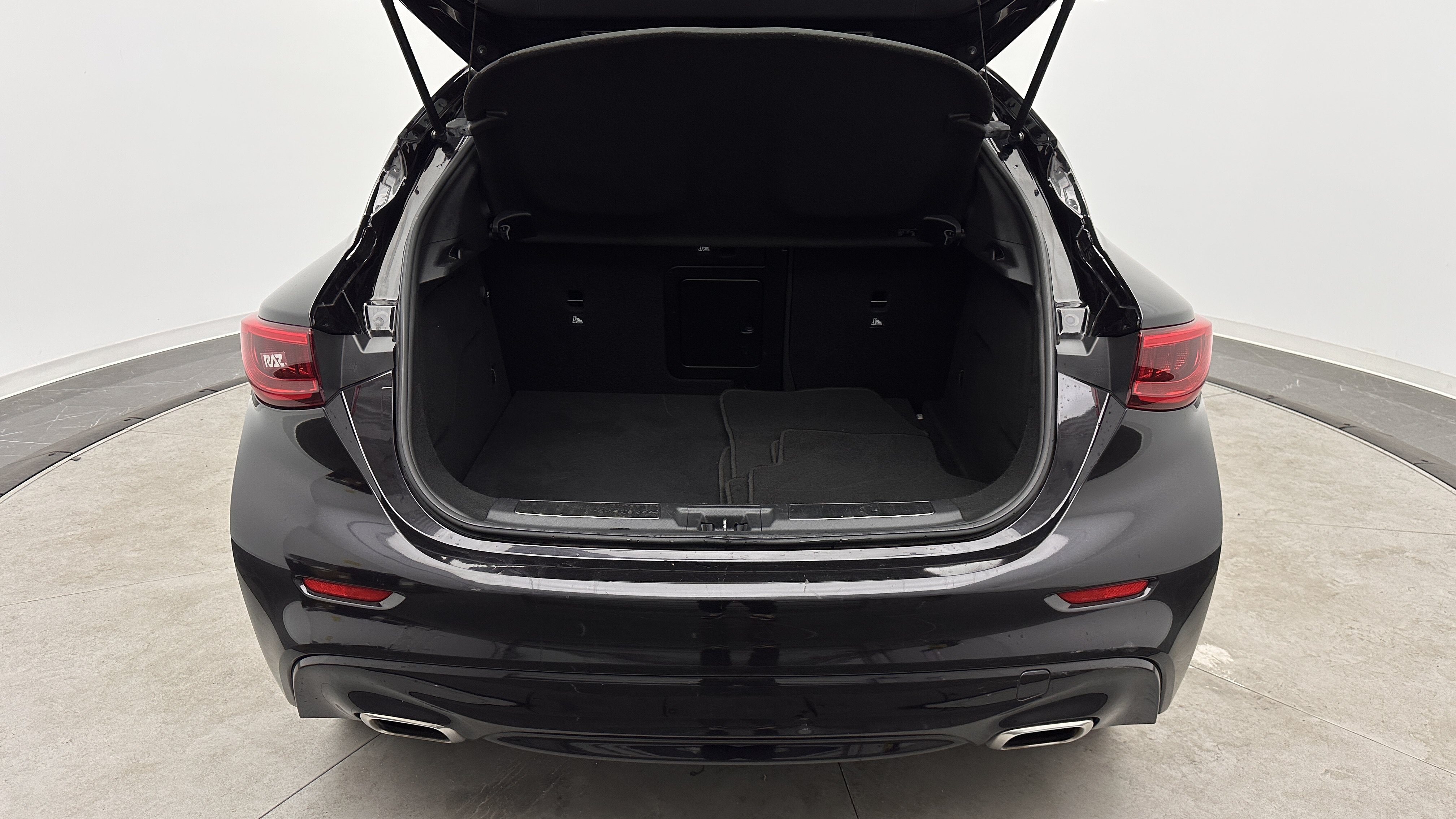 Used 2018 INFINITI QX30 Premium FWD image 28