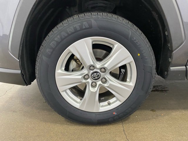 Used 2019 Toyota RAV4 LE w/ Carpet Mat Package image 21