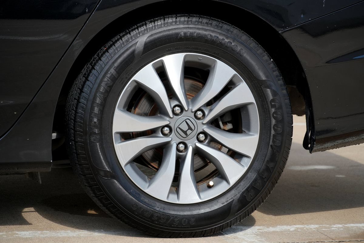 Used 2015 Honda Accord LX image 25