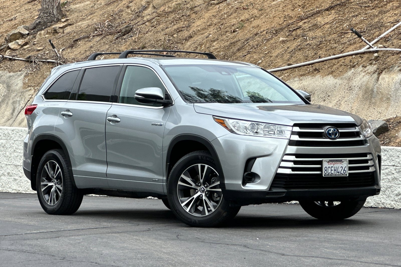 Used 2018 Toyota Highlander LE w/ Carpet Mat Package (TMS) AWD/4WD image 2