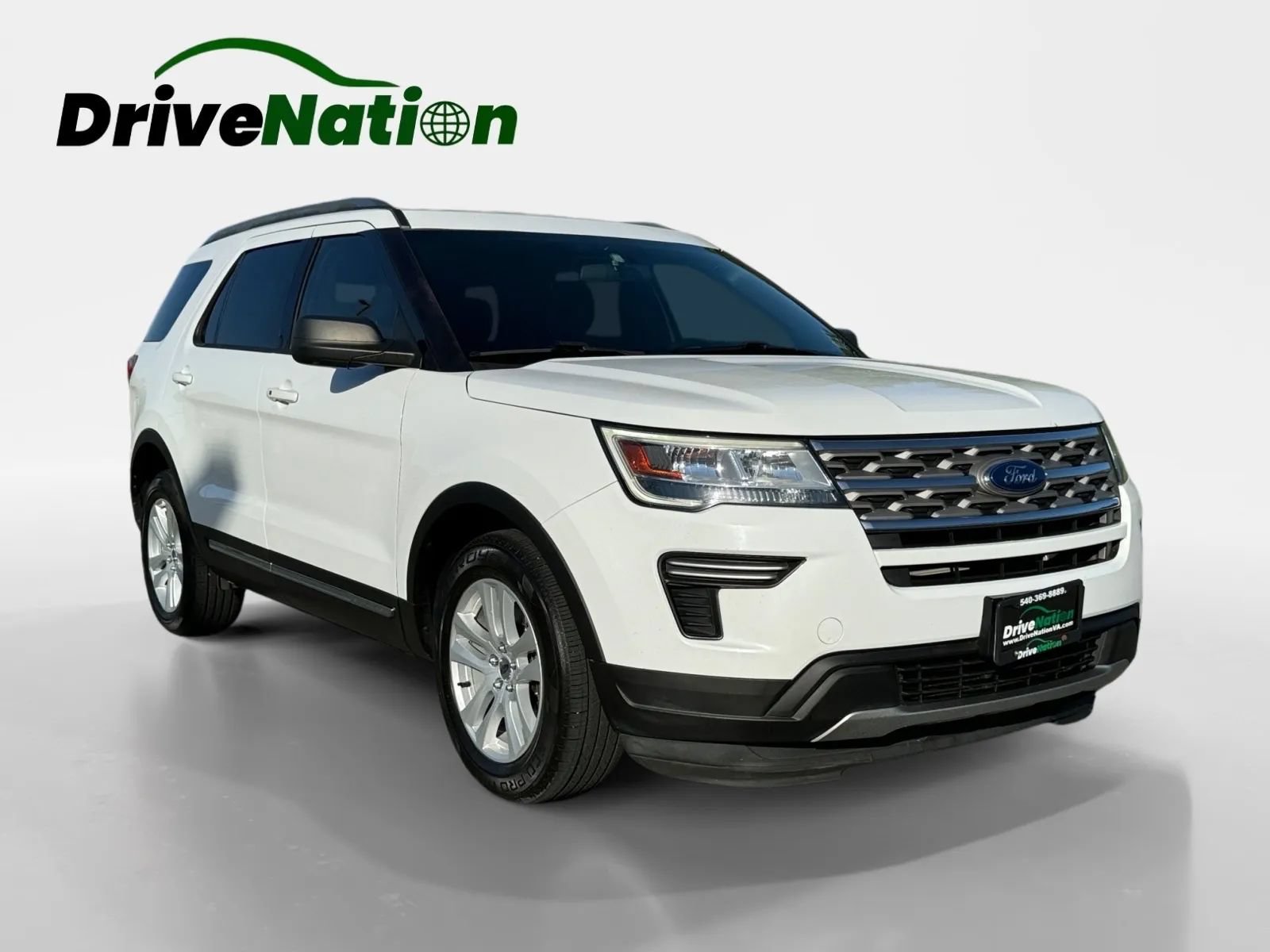 Used 2018 Ford Explorer XLT AWD/4WD image 3