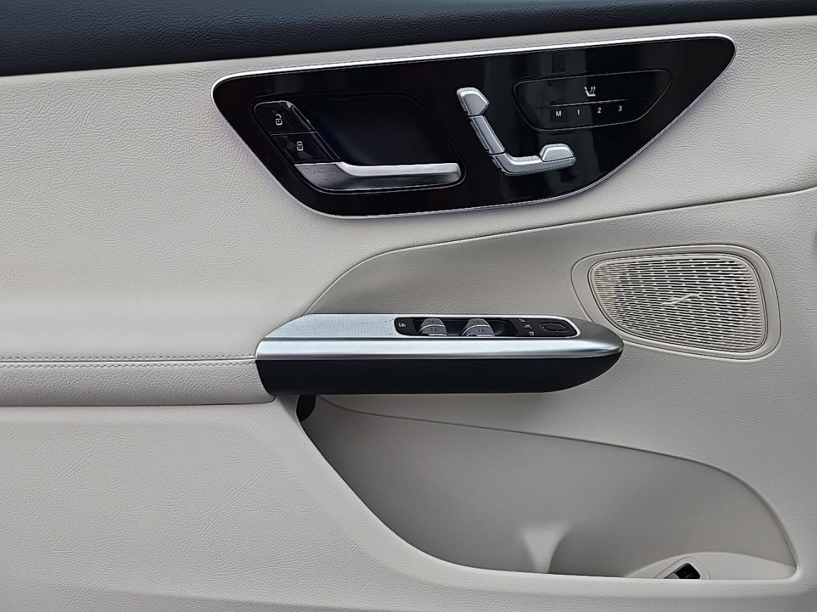 New 2026 Mercedes-Benz GLC 300 4MATIC image 12