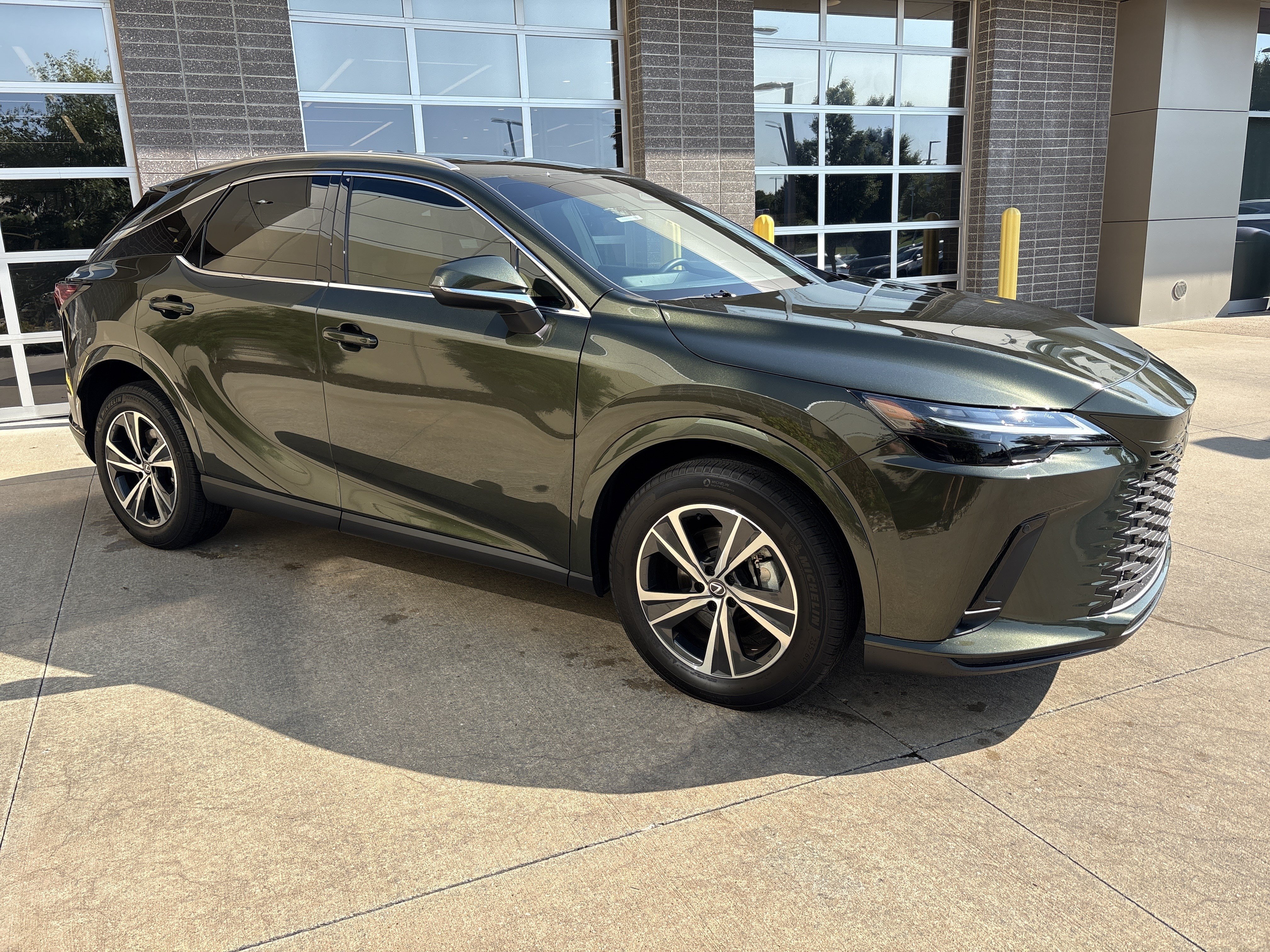 Certified 2025 Lexus RX 350h AWD/4WD image 2