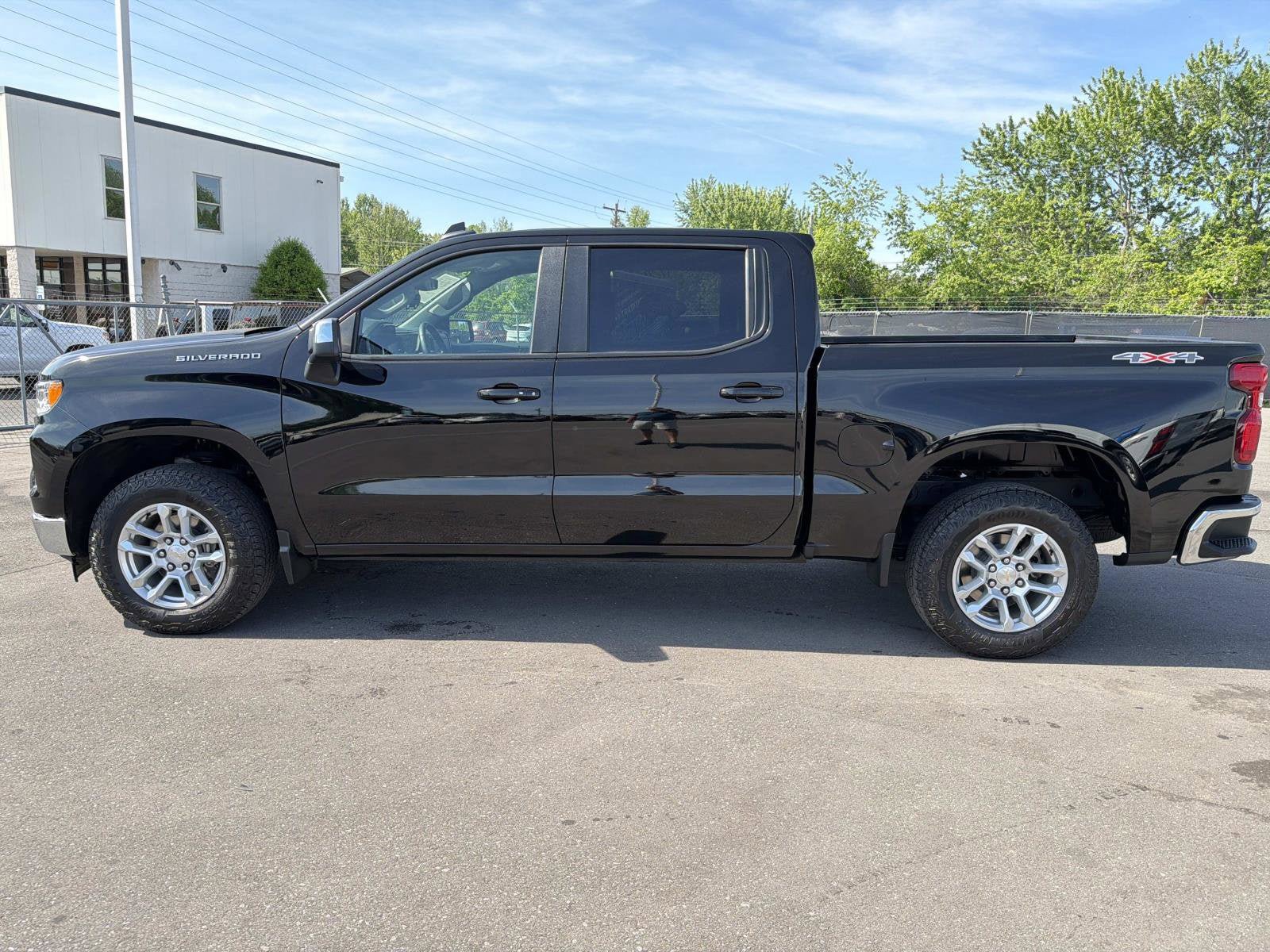 Certified 2023 Chevrolet Silverado 1500 LT AWD/4WD image 16