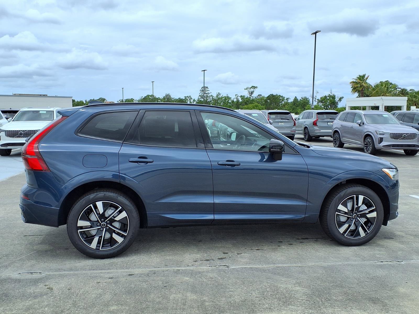 New 2026 Volvo XC60 B5 Core w/ Climate Package AWD/4WD image 8