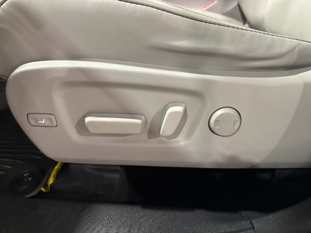 Used 2017 Toyota Highlander XLE image 17