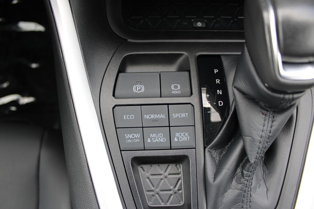 Used 2021 Toyota RAV4 XLE Premium AWD/4WD image 21
