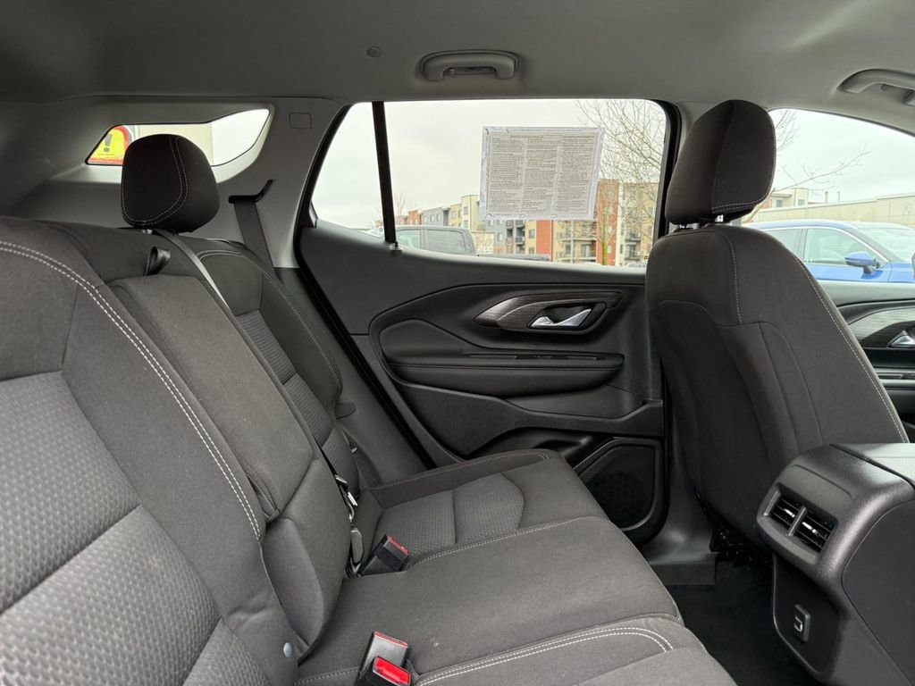 Used 2022 GMC Terrain SLE w/ Driver Convenience Package image 10