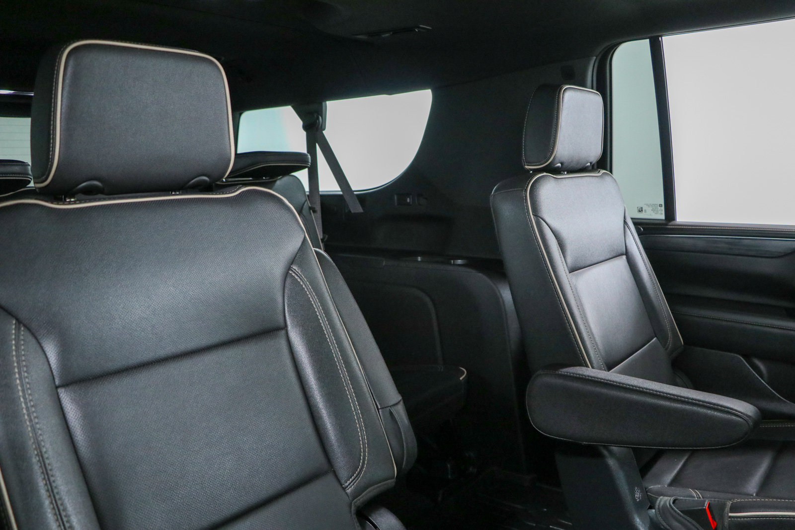 Used 2023 GMC Yukon XL SLT AWD/4WD image 32