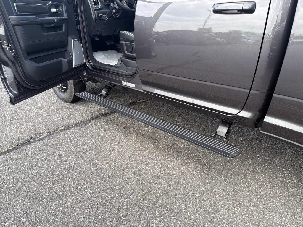 New 2026 RAM 3500 Laramie AWD/4WD image 28