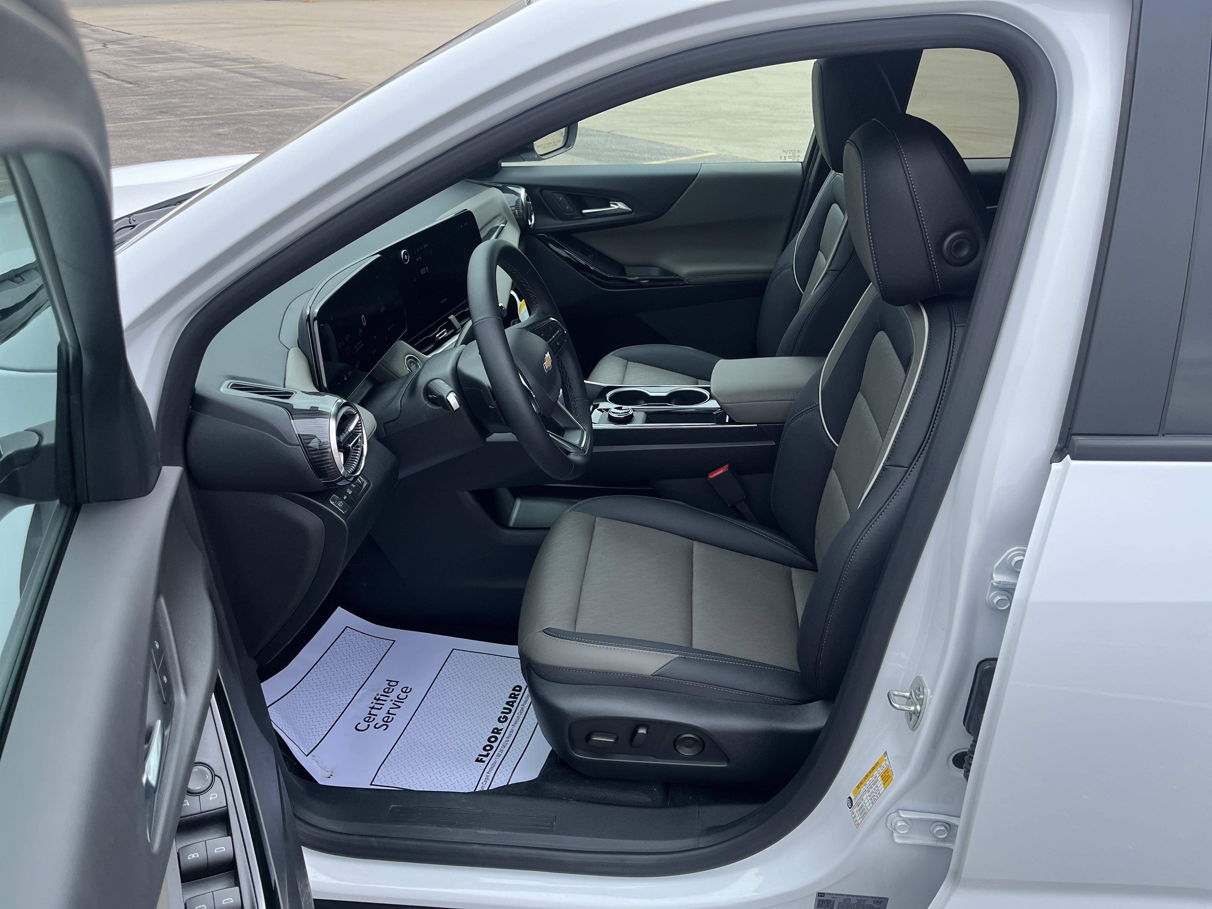 Used 2026 Chevrolet Equinox LT w/ Convenience Package II image 9