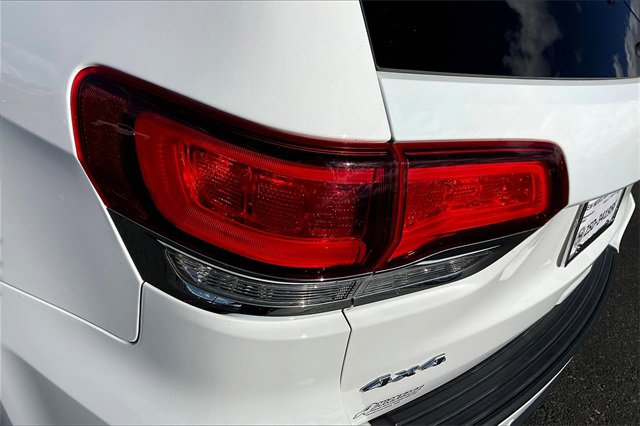 Certified 2022 Jeep Grand Cherokee Laredo X image 32