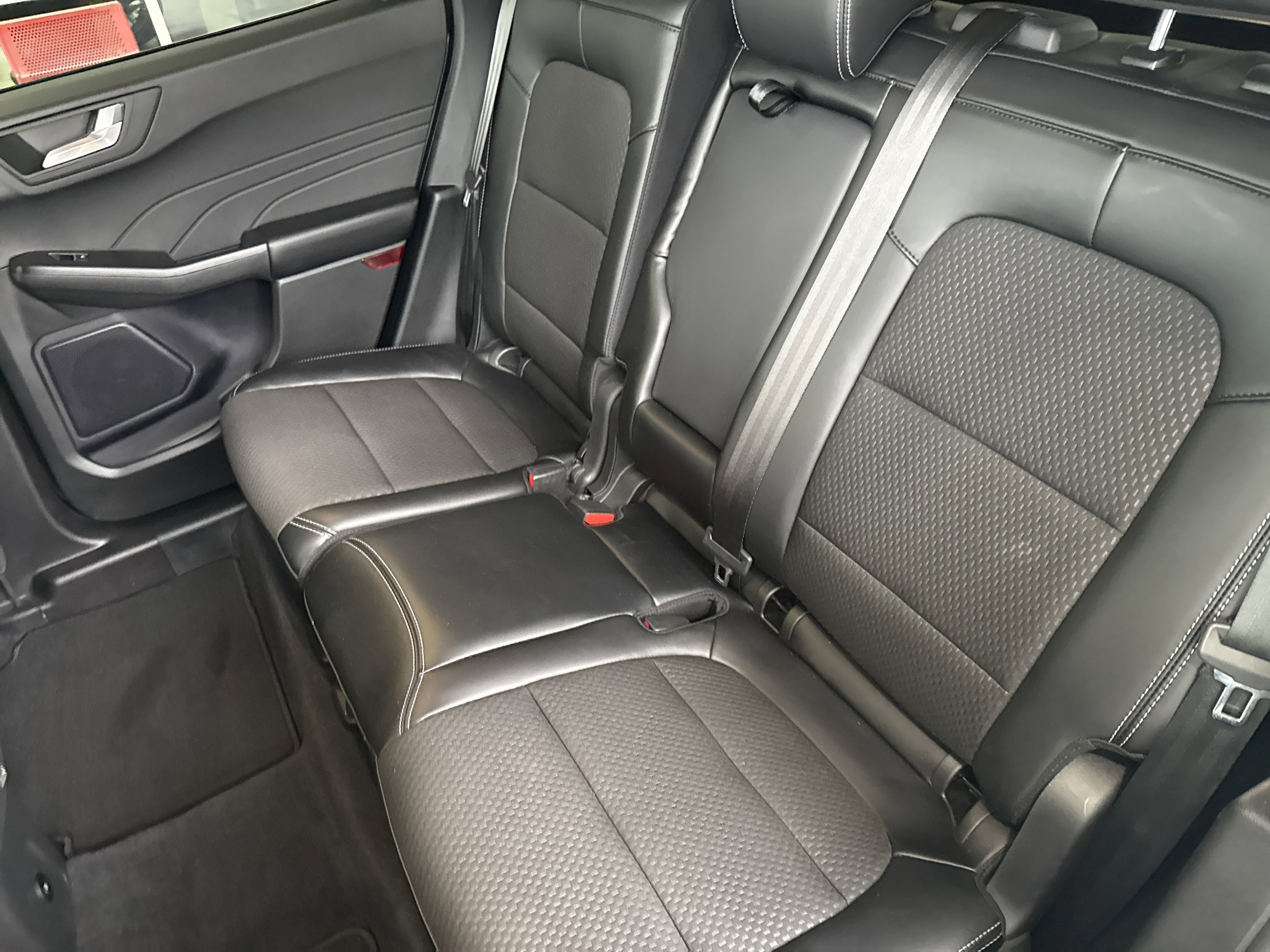 Used 2024 Ford Escape SE image 13