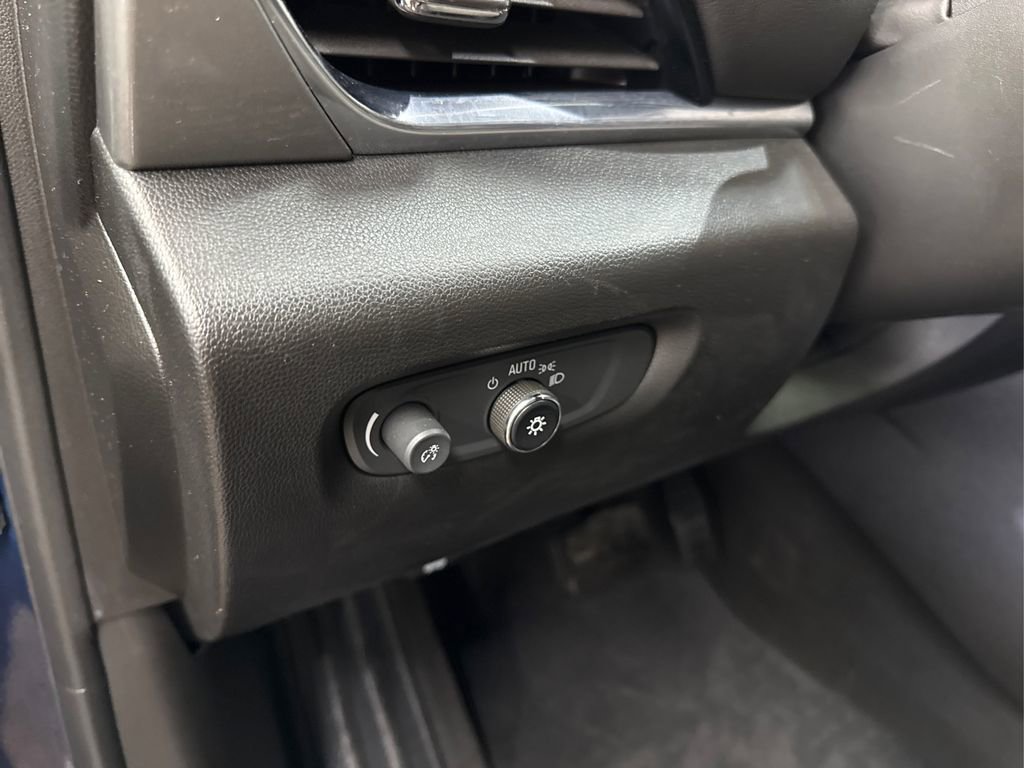 Used 2023 Chevrolet Traverse LT image 39