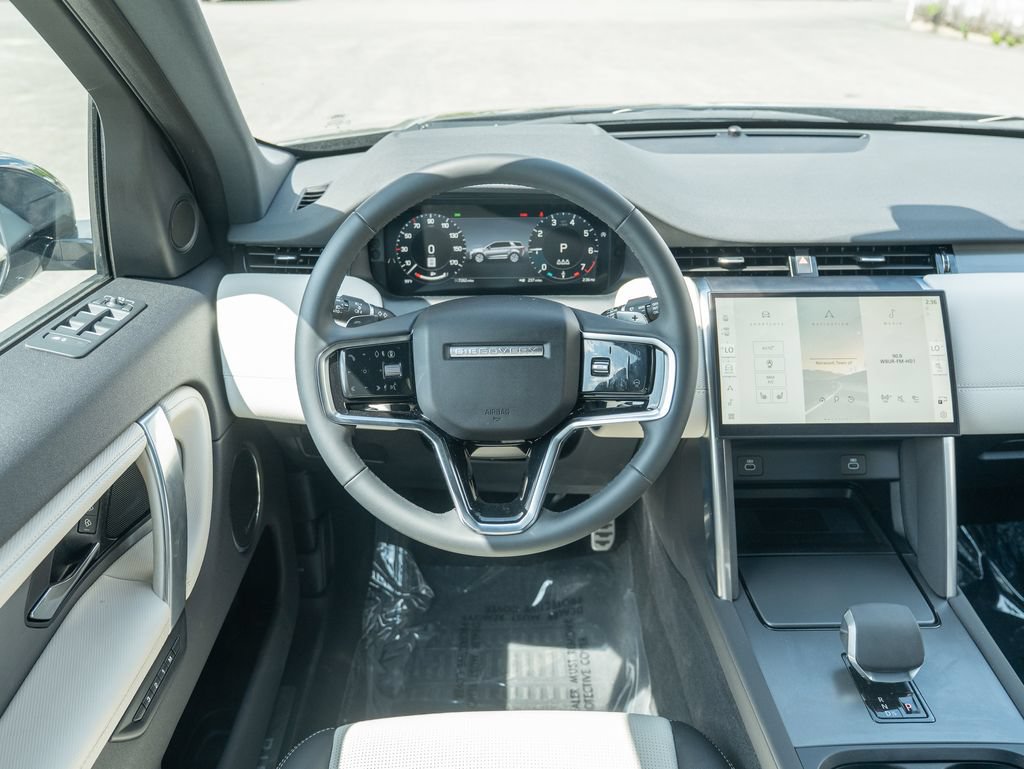 Certified 2025 Land Rover Discovery Sport Dynamic SE AWD/4WD image 13