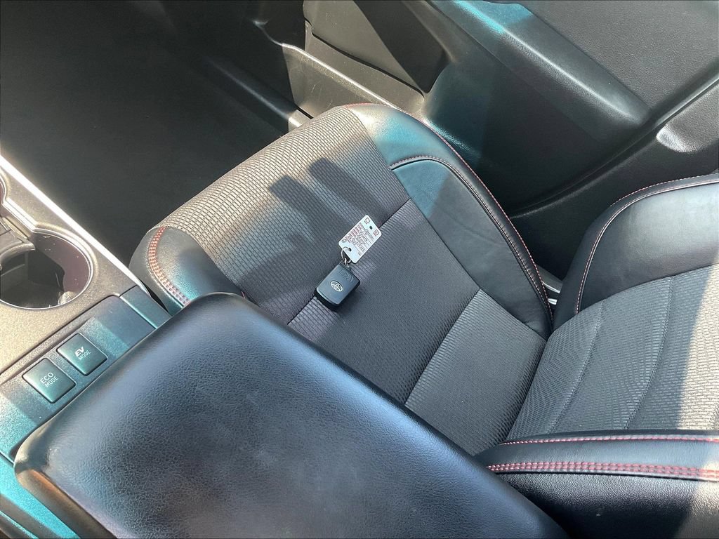 Used 2017 Toyota Camry SE w/ Moonroof Package FWD image 35