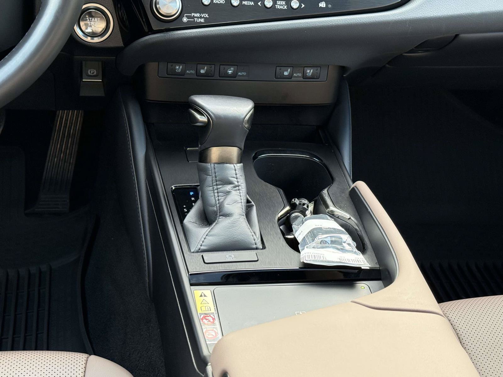 Used 2025 Lexus ES 350 w/ Premium Package FWD image 19