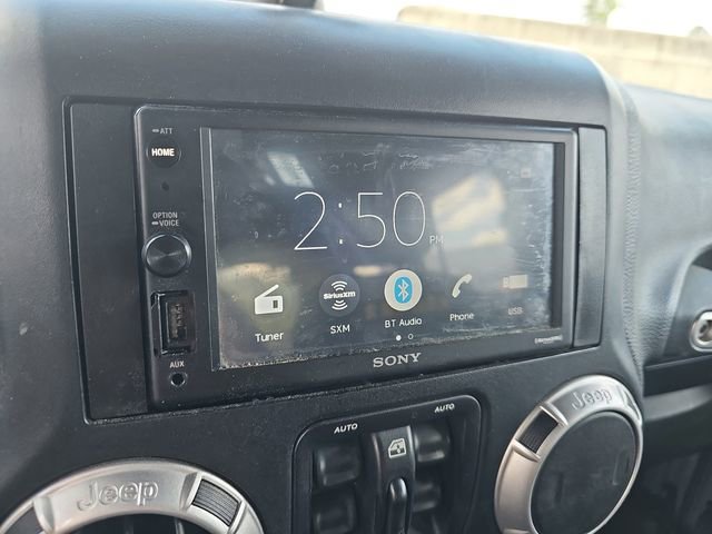 Used 2015 Jeep Wrangler Unlimited Sahara w/ Connectivity Group image 19