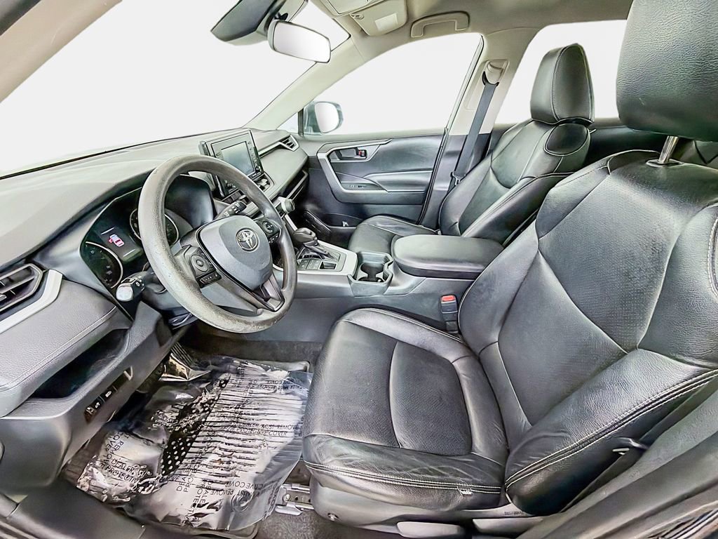 Used 2021 Toyota RAV4 LE image 18