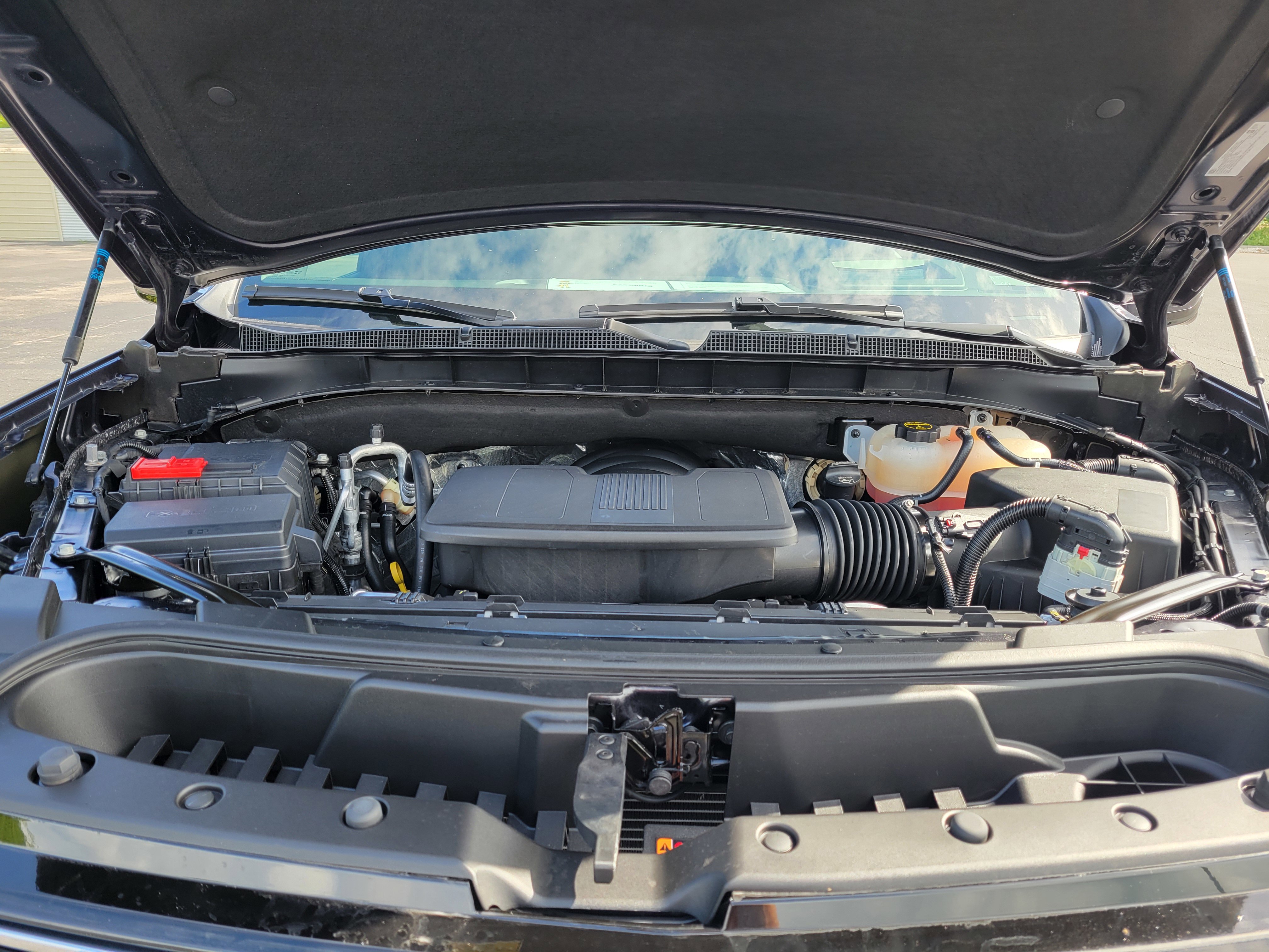 Certified 2025 Chevrolet Suburban High Country image 13